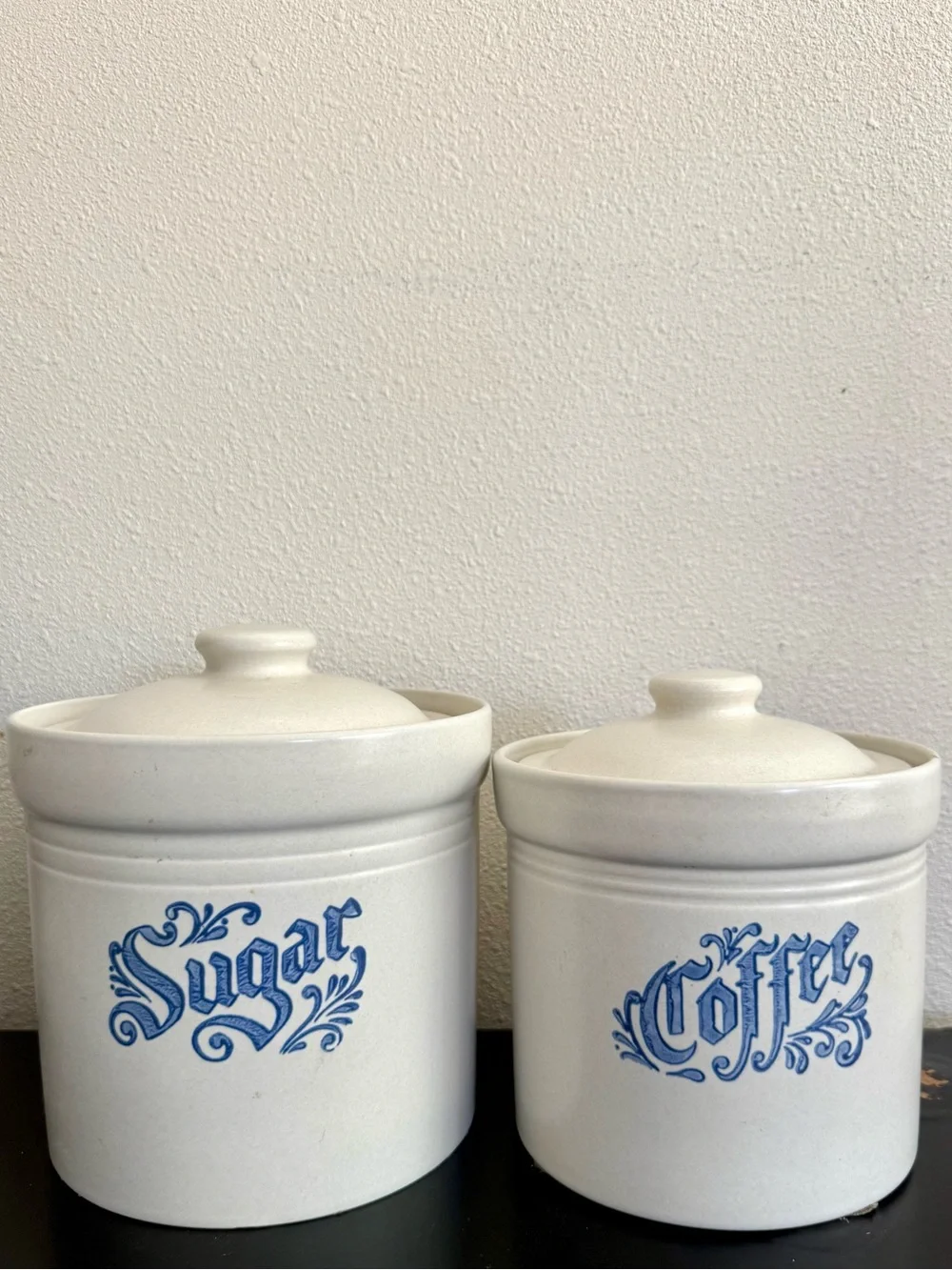 Pfaltzgraff Yorktowne Set Stoneware Sugar Coffee Canisters White Blue USA Made